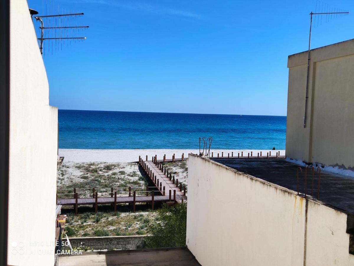Corona'S Apartment- Fronte Spiaggia La Caletta Zewnętrze zdjęcie